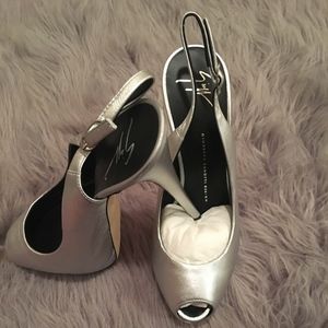 Giuseppe Zanotti Peep Toe Heels
